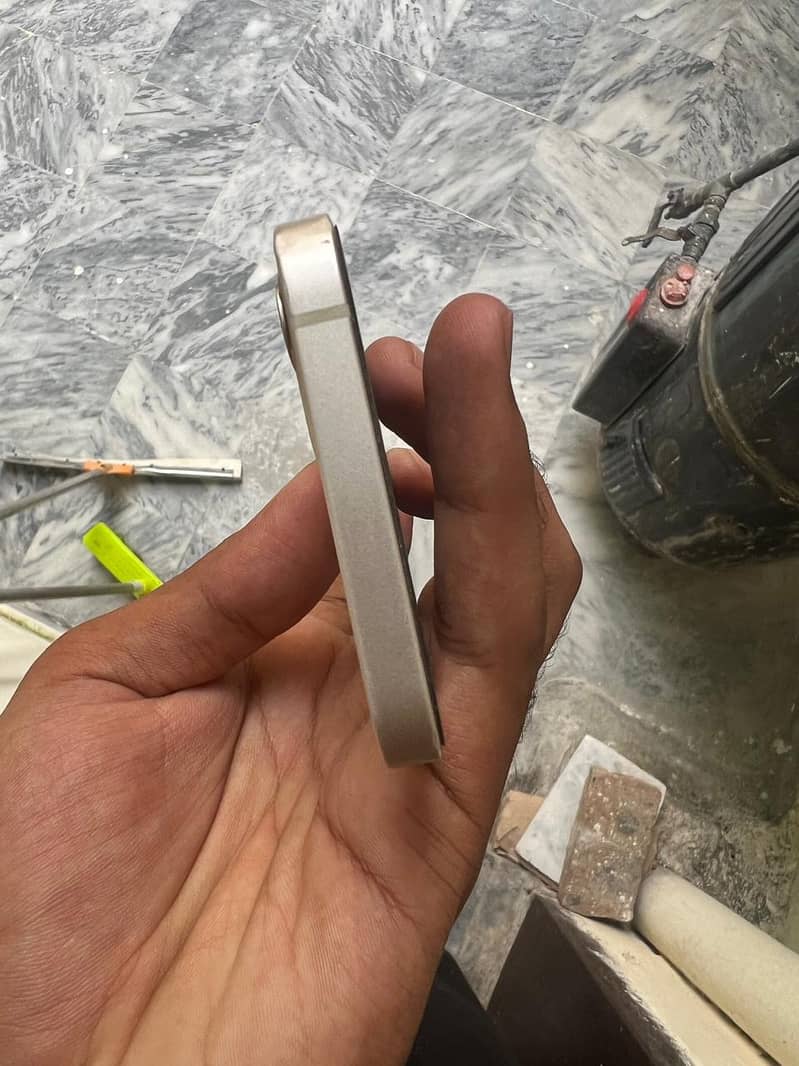 Apple iPhone 12 1