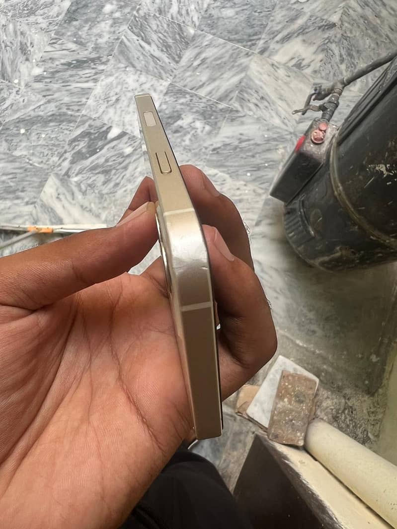 Apple iPhone 12 3