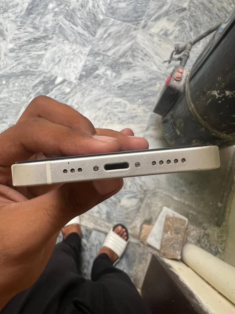Apple iPhone 12 4