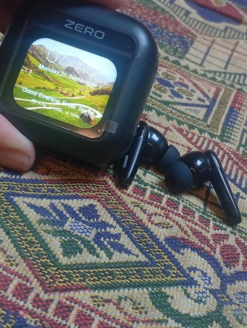 Zero Display ZBuds 1