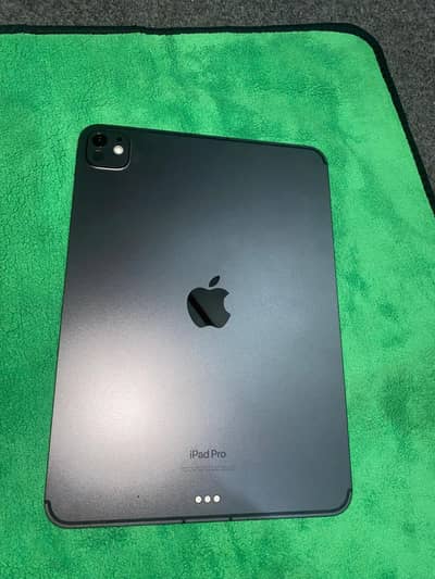 Apple iPad pro m4 memory storage 256 GB RAM 12 GB