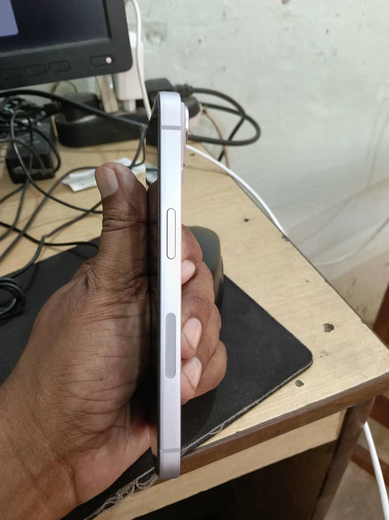 Apple iPhone 14 3