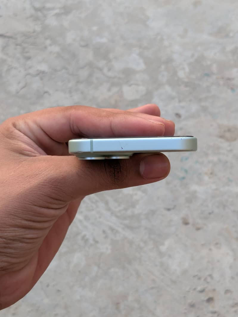 Apple iPhone 15 3