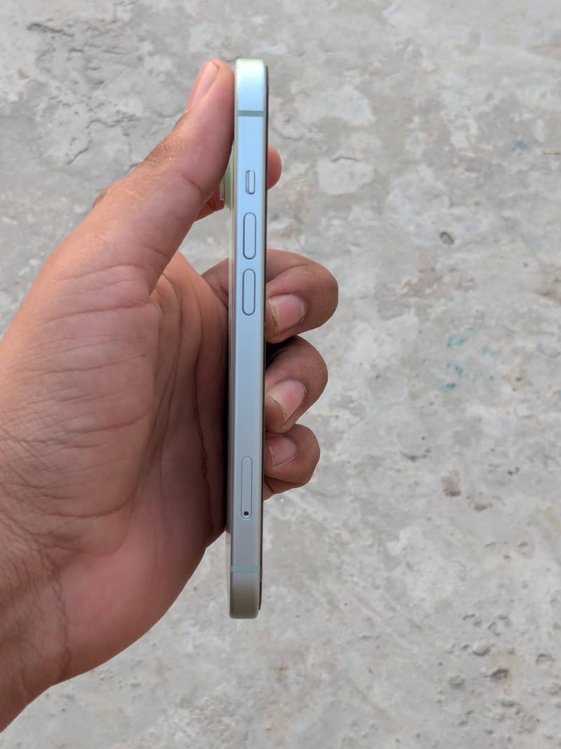Apple iPhone 15 5