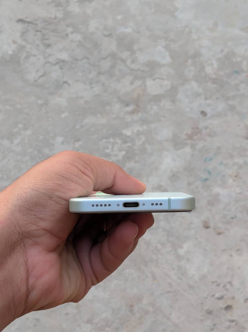 Apple iPhone 15 8