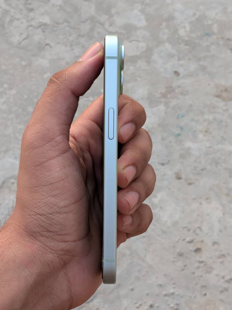 Apple iPhone 15 9