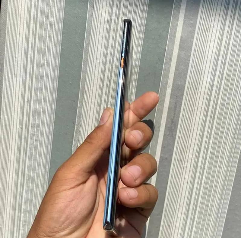 Tecno CAMON 40 Pro 1