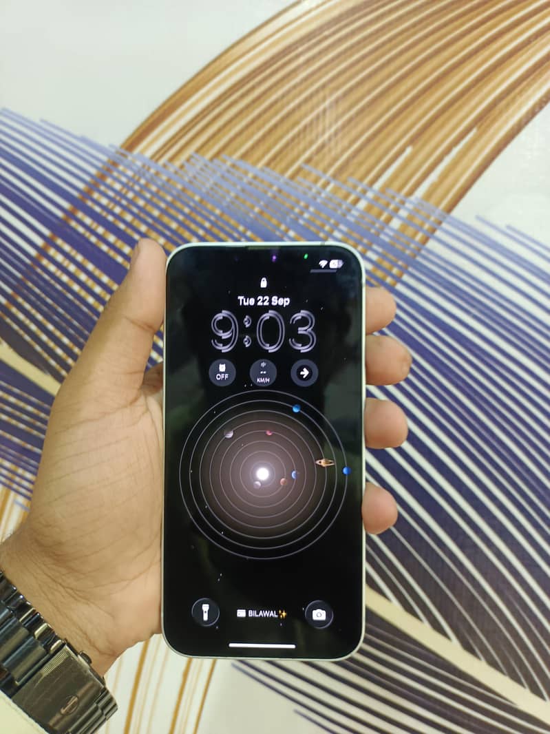 Apple iPhone 16e 1
