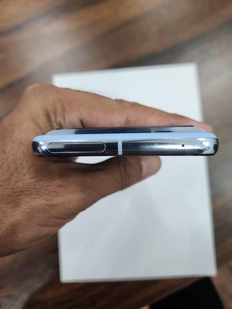 Google Pixel 8 Pro (Panel damage) 3