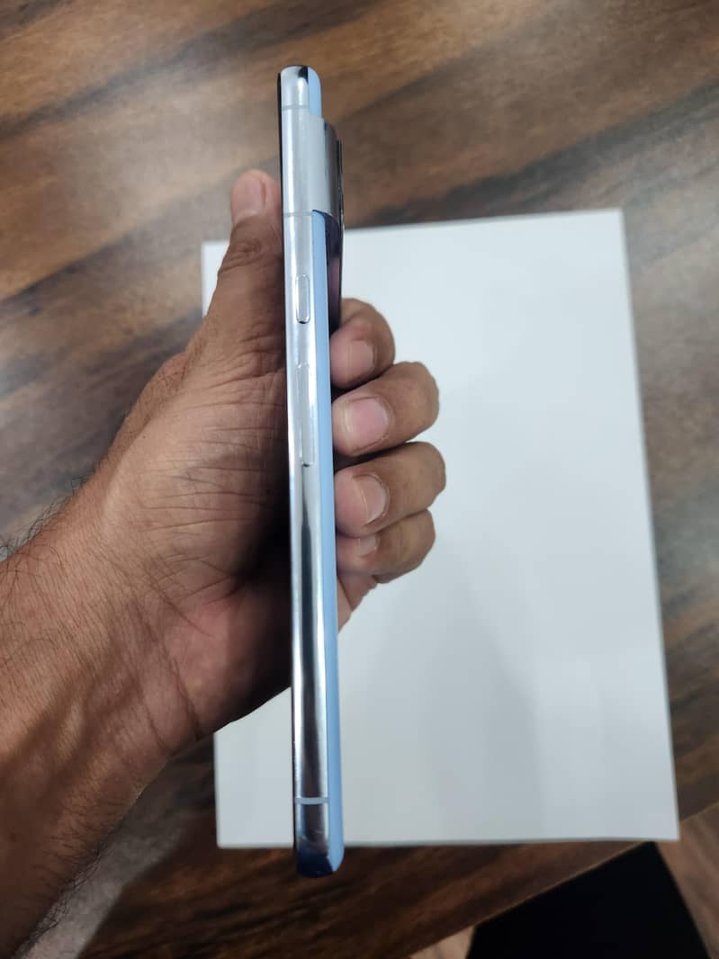 Google Pixel 8 Pro (Panel damage) 4
