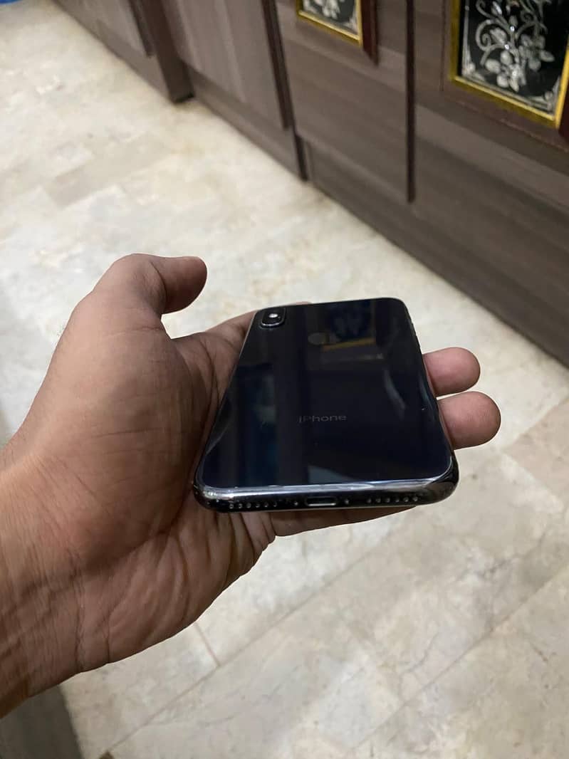 Apple iPhone X 4