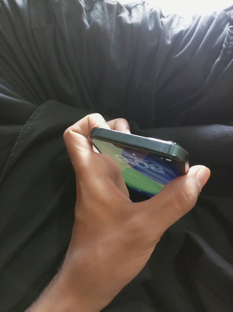 Apple iPhone 14 3