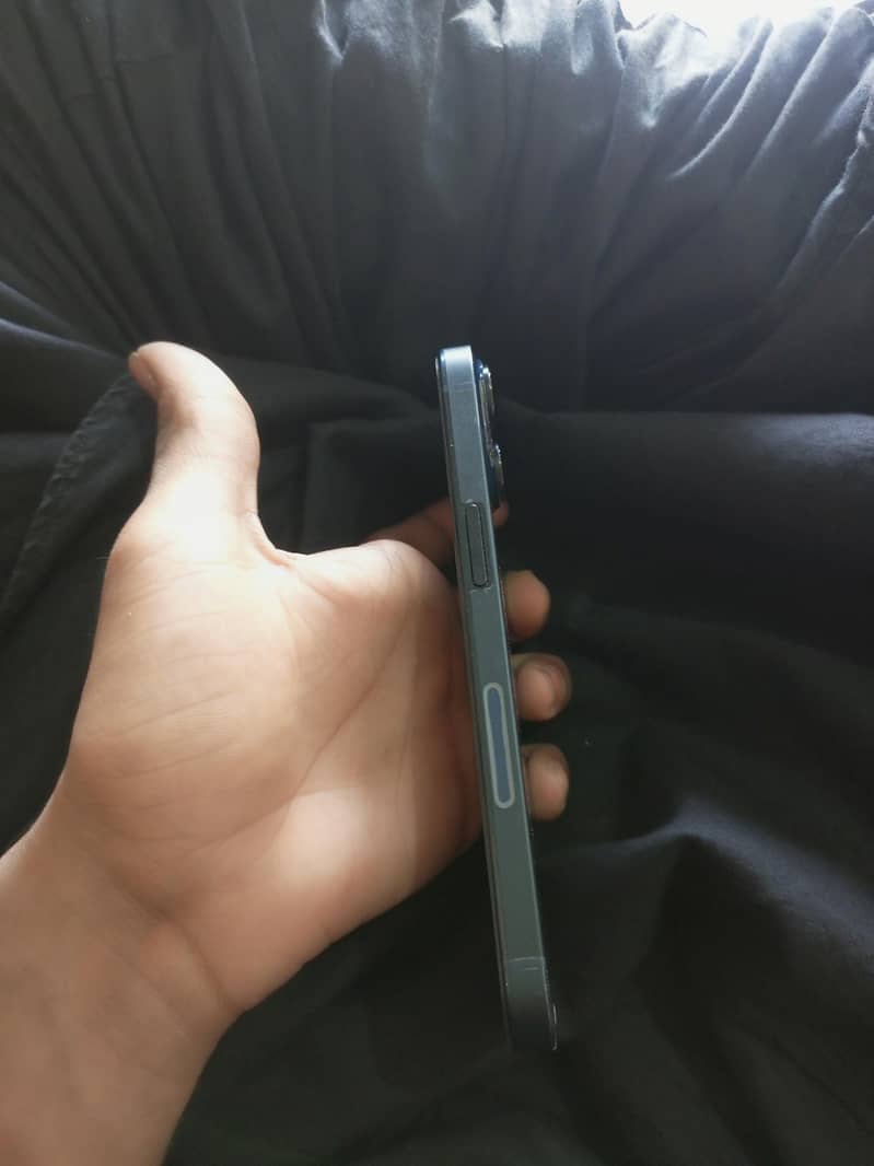 Apple iPhone 14 4