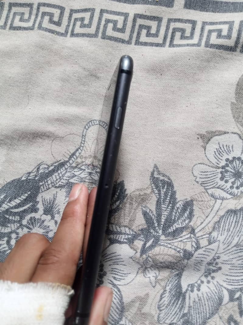 Apple iPhone 8 3
