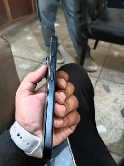 Apple iPhone 16