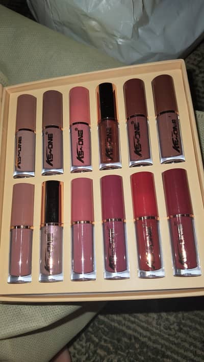As-one lip gloss