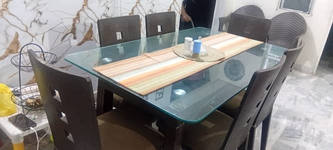 Dining table with 6 chairs/Dining Table/Table for sale