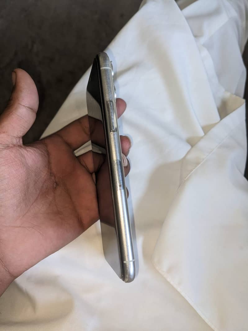 Apple iPhone 11 Pro 2