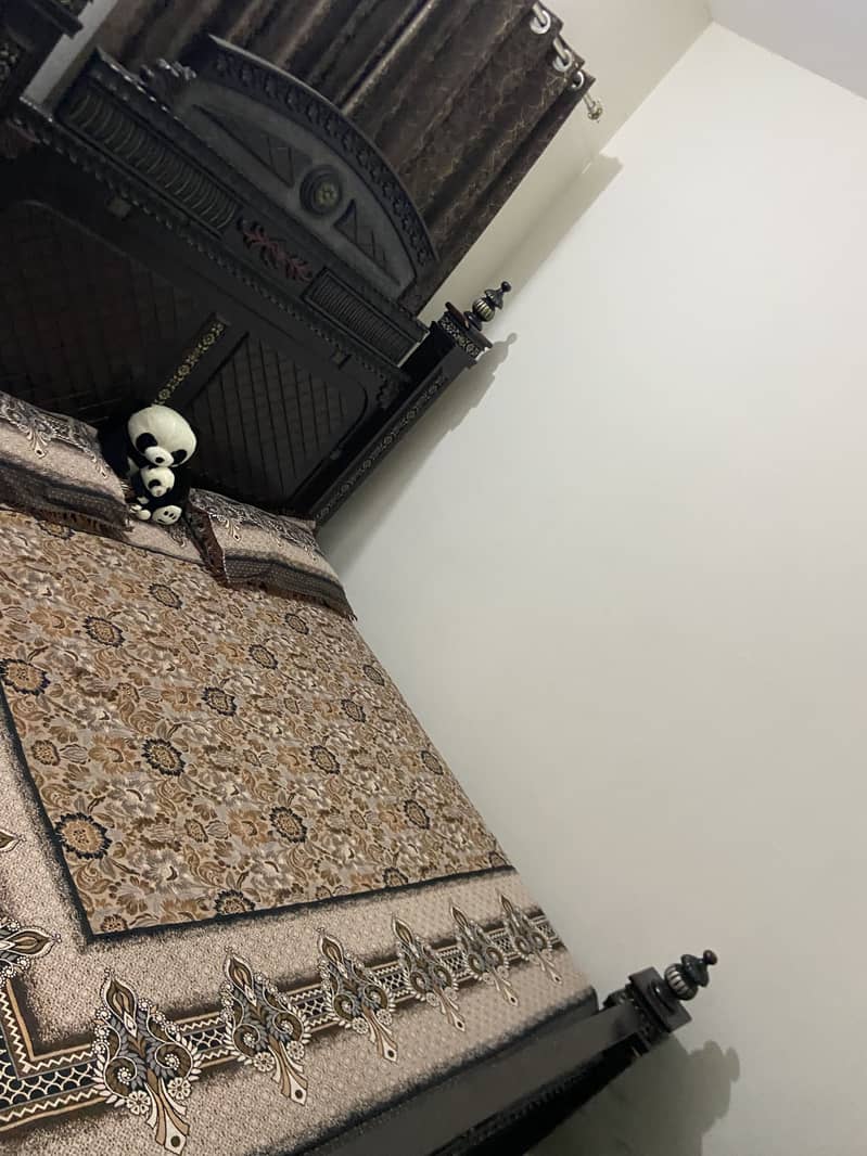 Complete bed set with dressing and side table 1