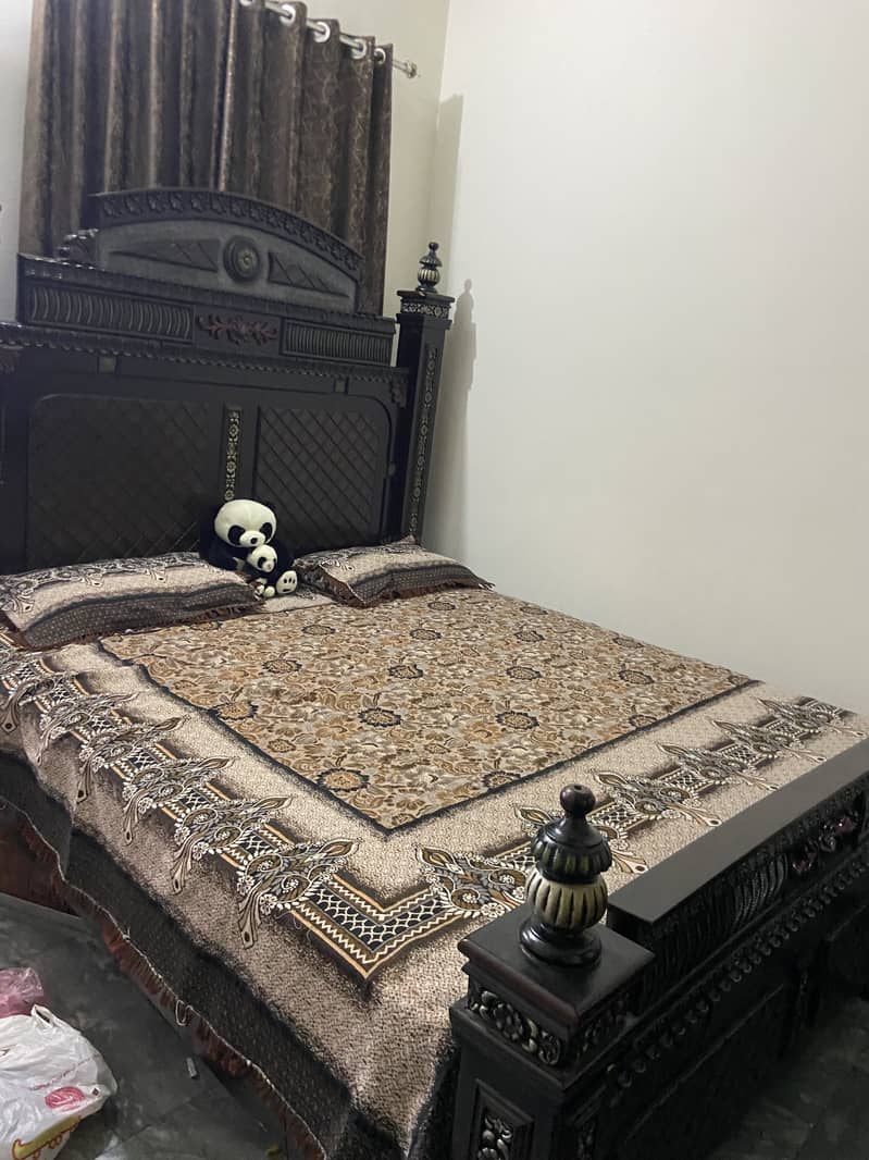 Complete bed set with dressing and side table 2
