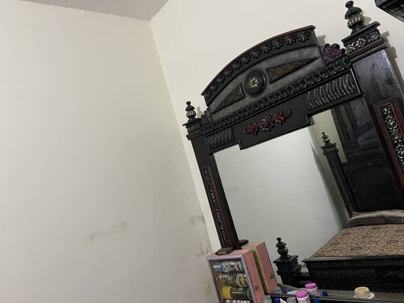 Complete bed set with dressing and side table 6
