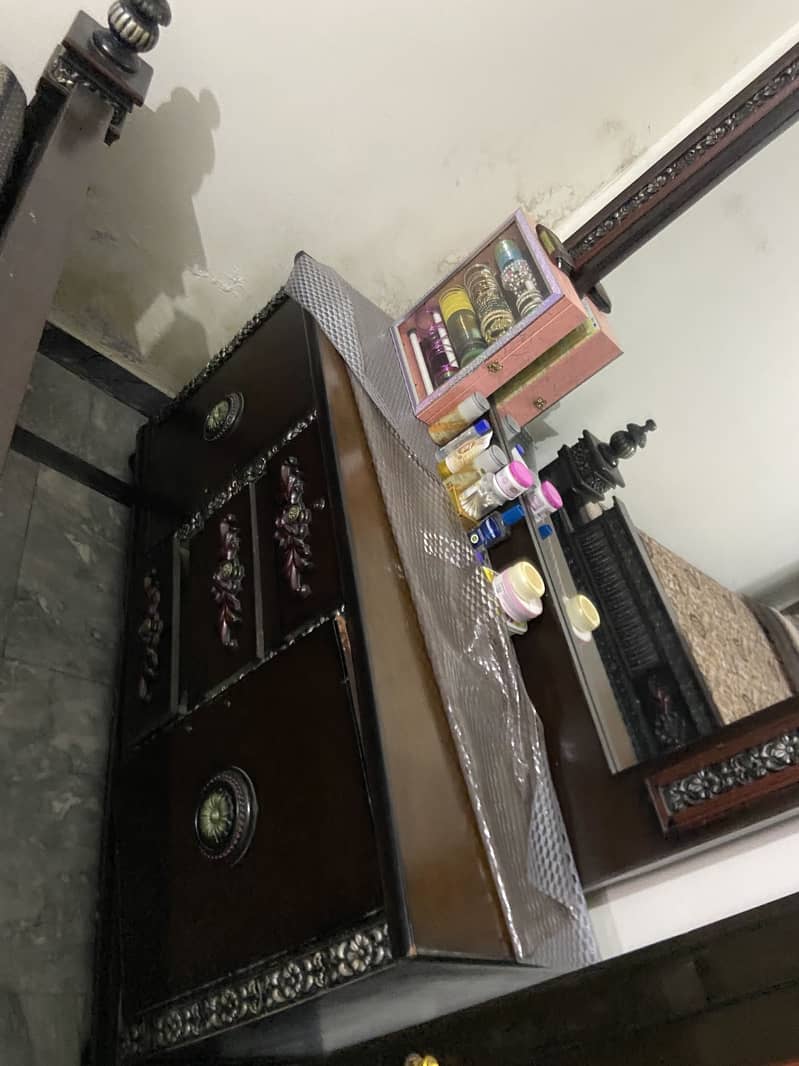 Complete bed set with dressing and side table 7
