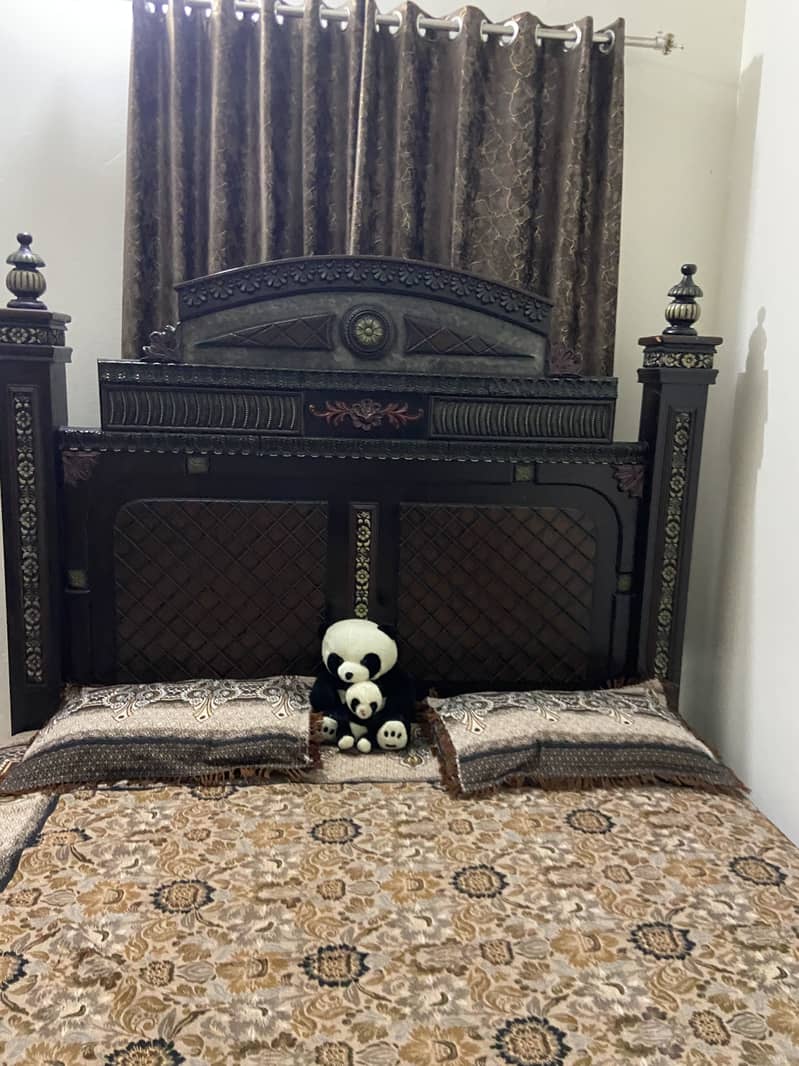 Complete bed set with dressing and side table 9