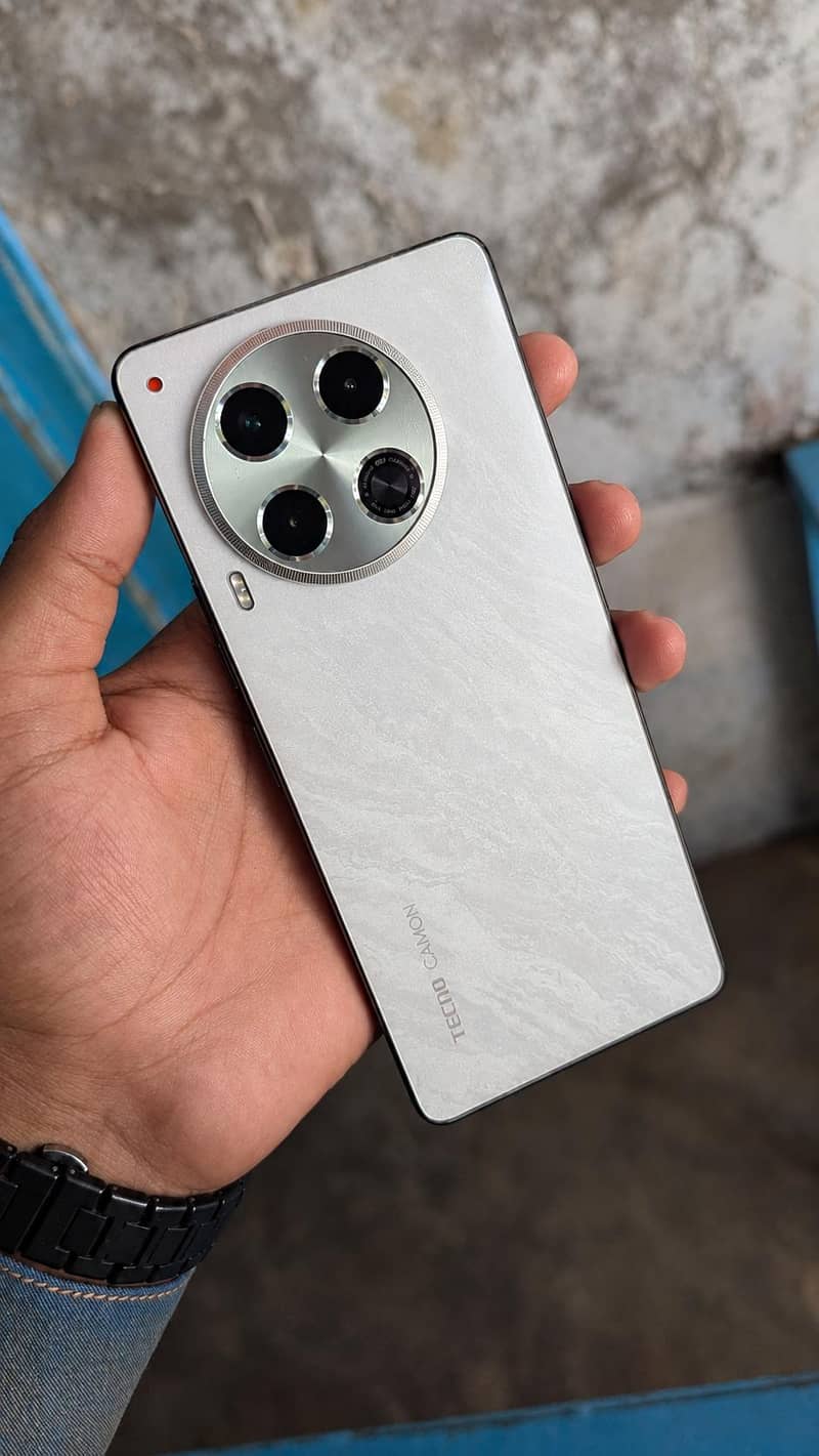 Tecno CAMON 30 0