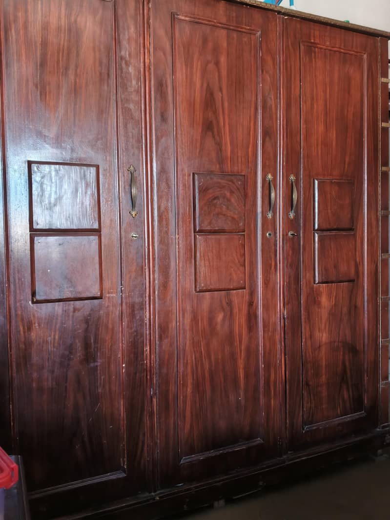 wardrobe 0