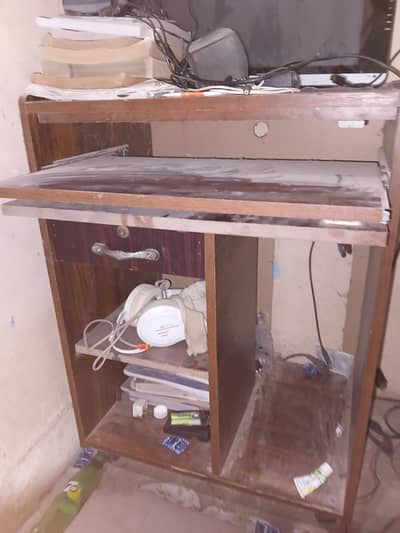COMPUTER desk