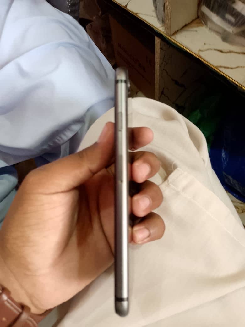 Apple iPhone 8 1