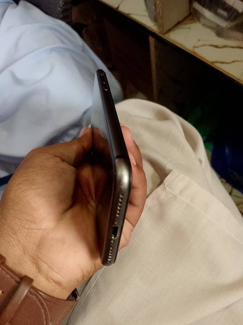 Apple iPhone 8 3