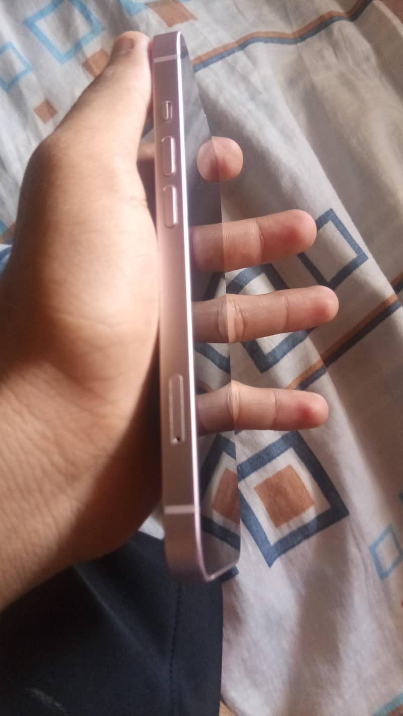Apple iPhone 13 3