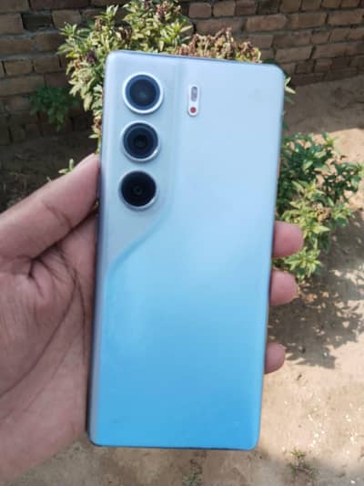 Tecno Camon 40 pro 8/256