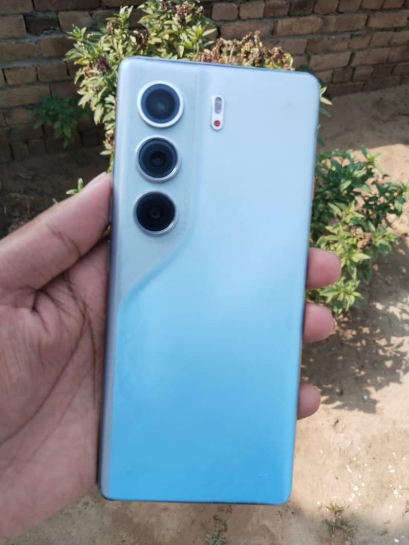 Tecno Camon 40 pro 8/256 0