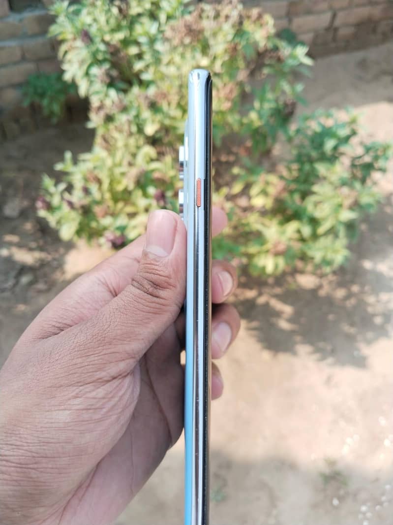 Tecno Camon 40 pro 8/256 2
