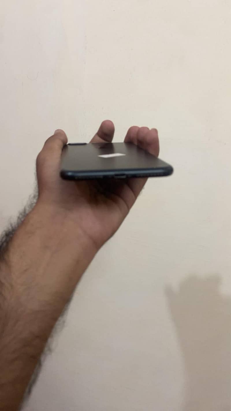 Apple iPhone 7 Plus 3
