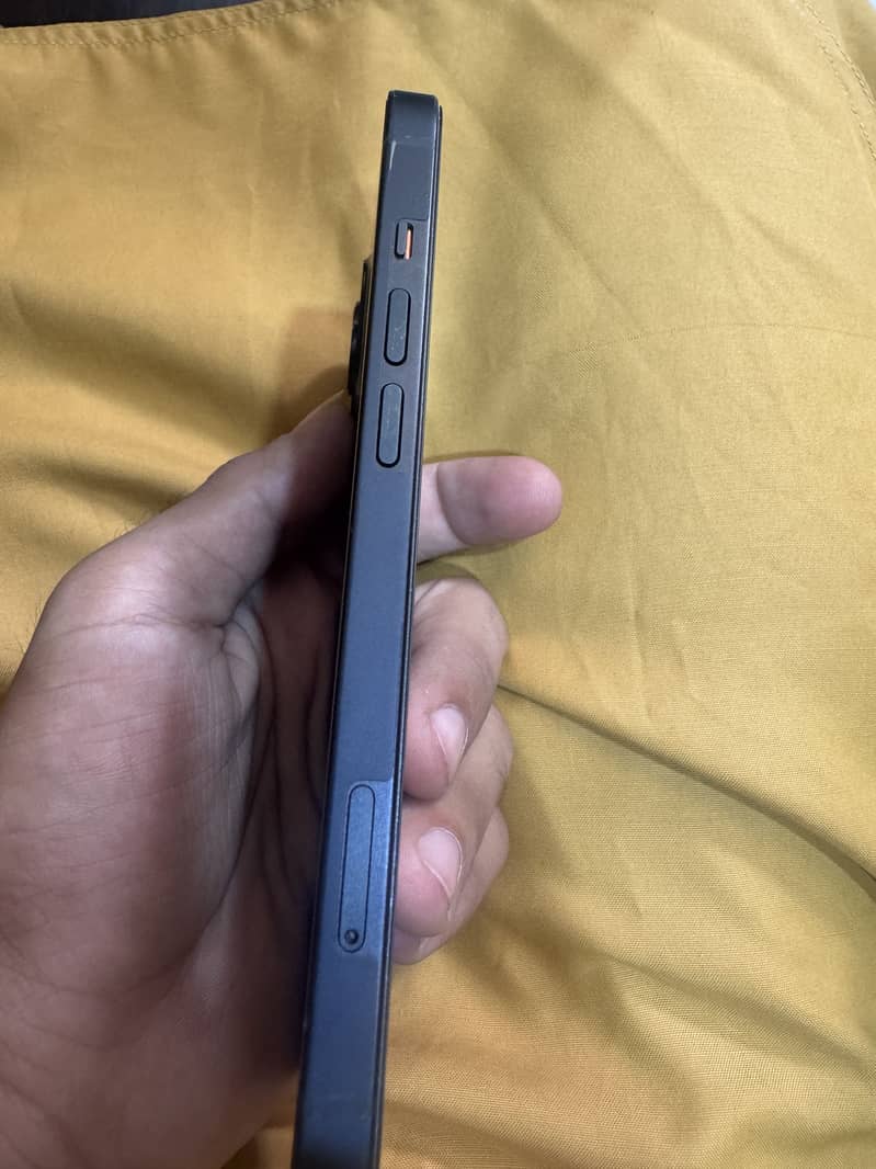 Apple iPhone 13 2