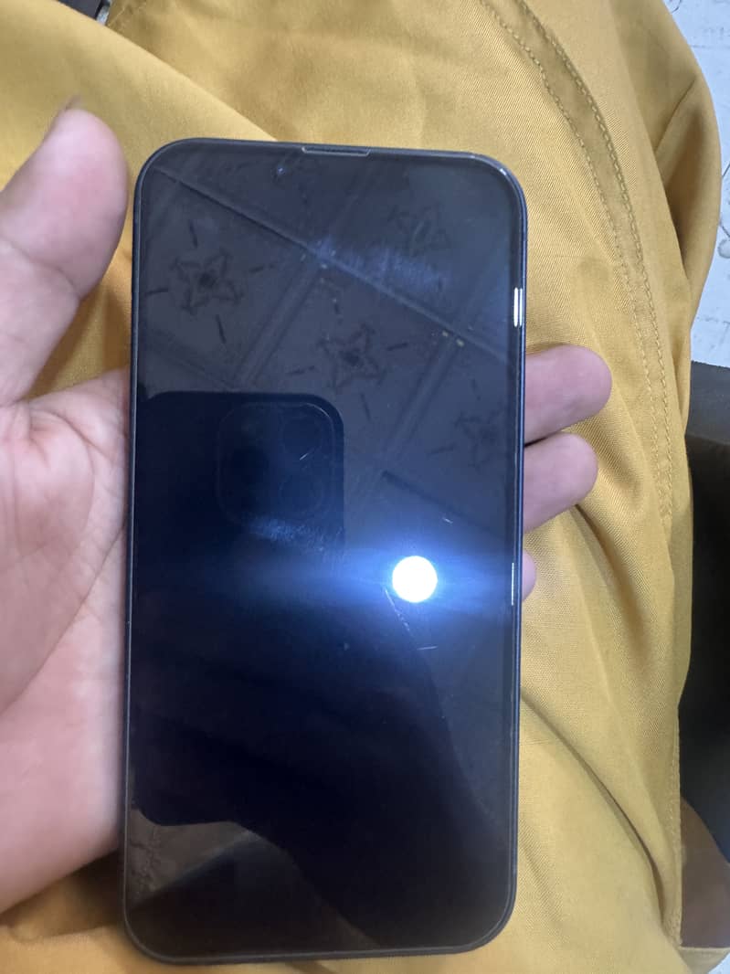 Apple iPhone 13 4
