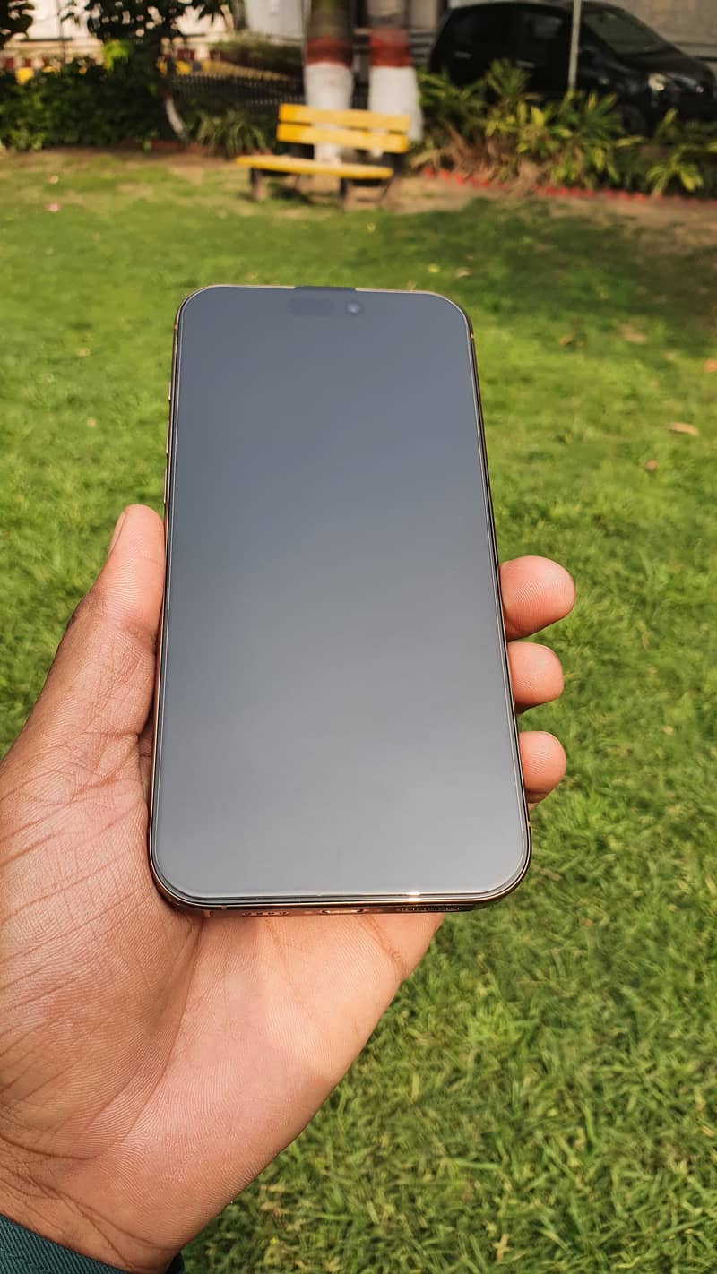 iPhone 16 Pro Max 3