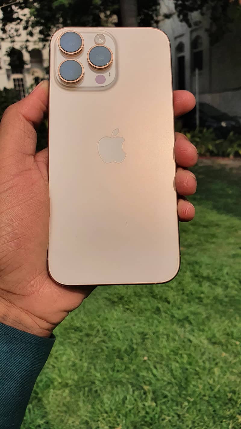 iPhone 16 Pro Max 4