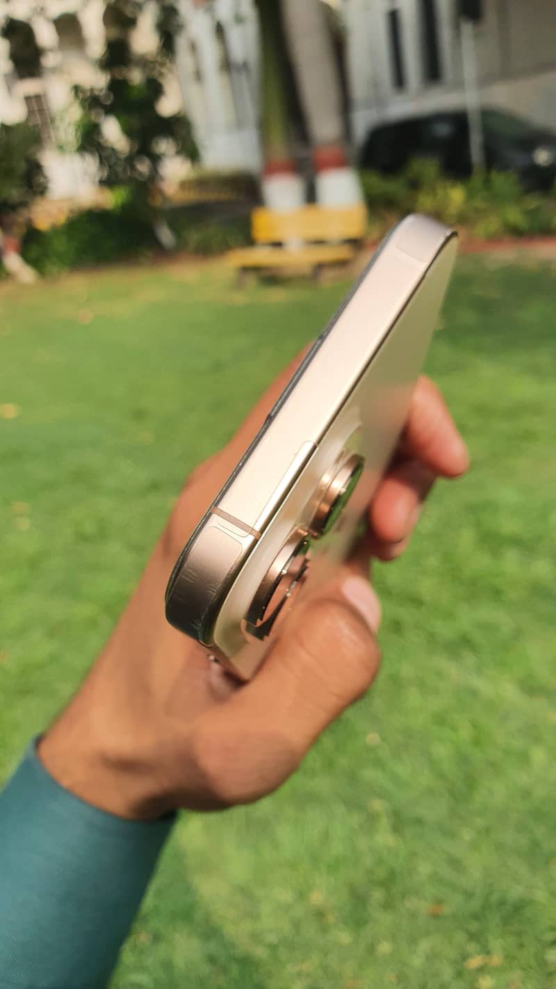 iPhone 16 Pro Max 5