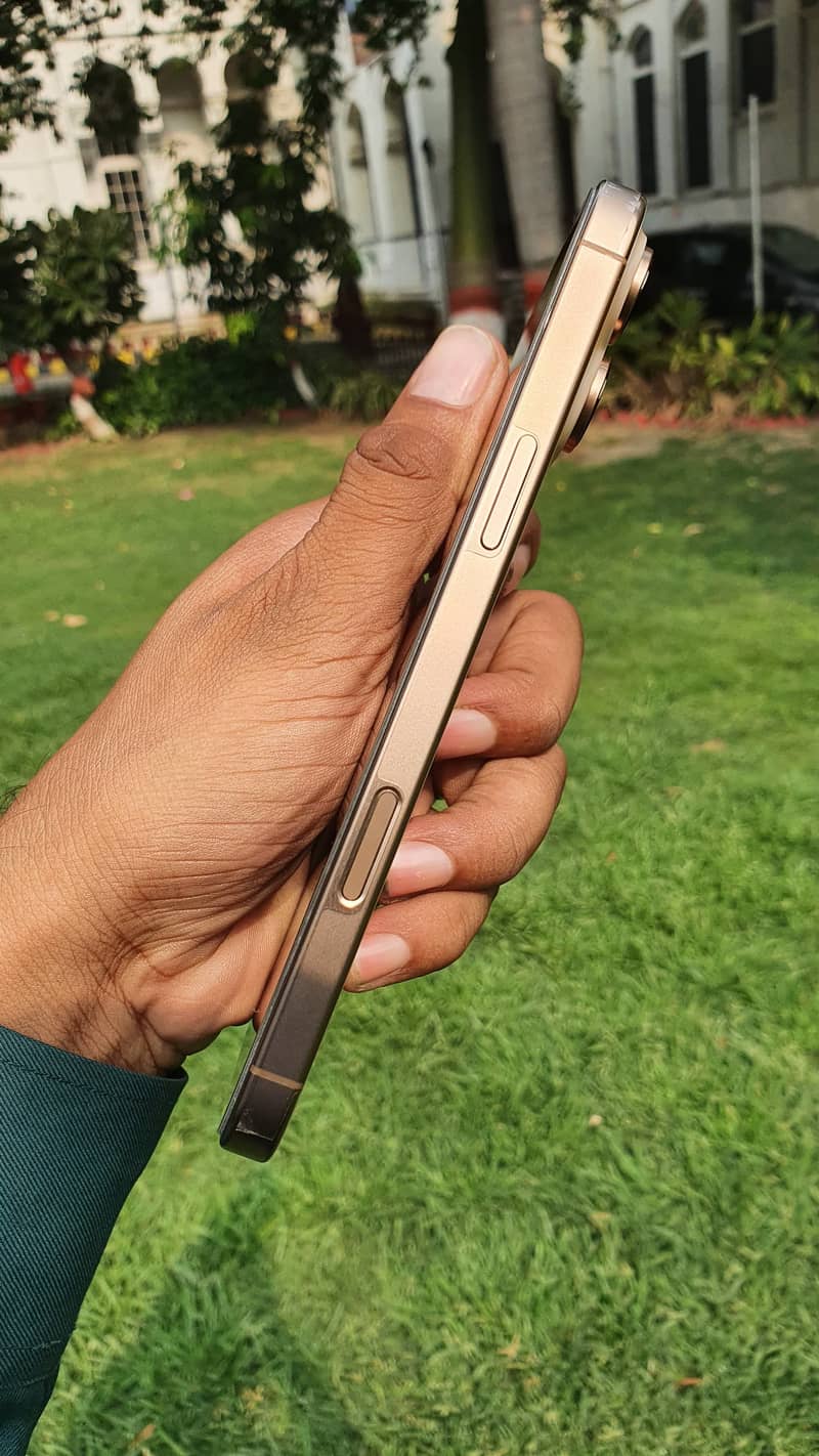iPhone 16 Pro Max 7
