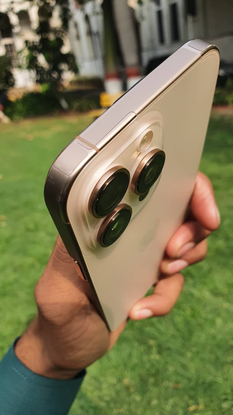 iPhone 16 Pro Max 8