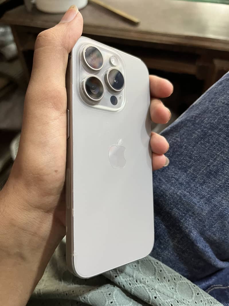 Apple iPhone 15 Pro 3