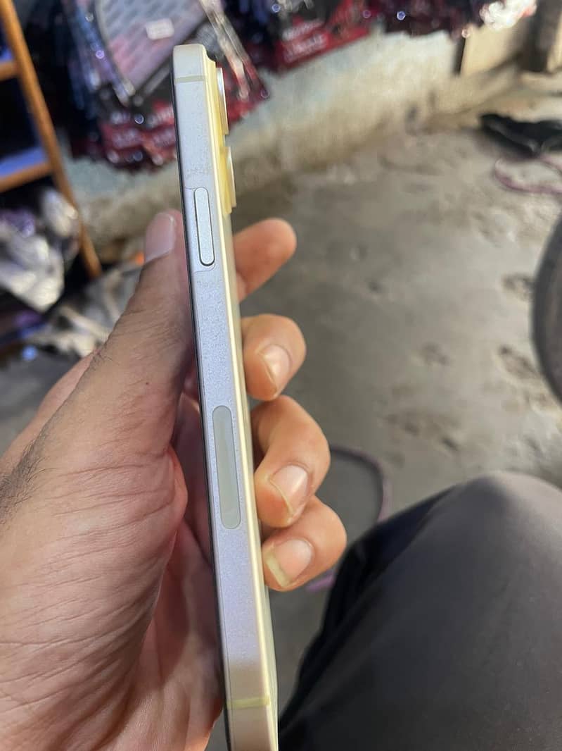 Apple iPhone 15 plus 2
