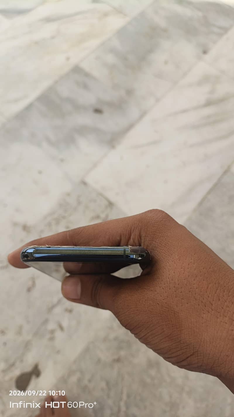 IPHONE 11 PRO 1