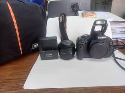 canon 600D DSLR camera