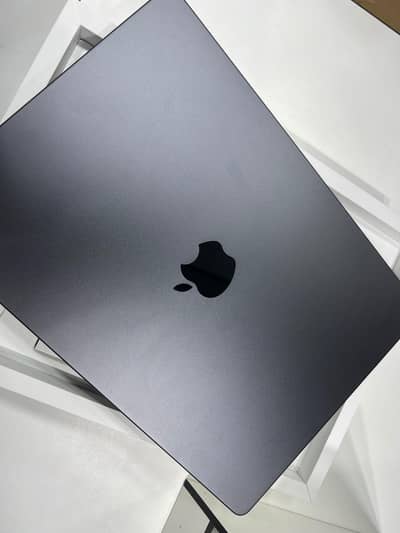 M5 Pro 16/256 14"
