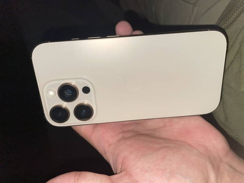 iPhone 16 pro 2